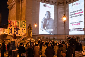 Rassemblement pour Olivier Dubois, au Panthéon, à Paris, le 7 mars 2022. FRANCE, PARIS, 2022-03-07. Gathering at the Pantheon for the release of Olivier Dubois. Reporters Without Borders RSF is organizing a gathering at the Pantheon for journalist Olivier Dubois, the only French hostage in the world, kidnapped in Mali eleven months ago. A correspondent for Liberation in Mali, but also for Point Afrique and Jeune Afrique, this journalist is now detained by JNIM, an armed jihadist group affiliated with Al-Qaeda in the Islamic Maghreb.
FRANCE, PARIS, 2022-03-07. Rassemblement au Pantheon pour la liberation díOlivier Dubois. Reporters sans frontieres RSF organise un rassemblement au Pantheon pour le journaliste Olivier Dubois, seul otage francais dans le monde, enleve au Mali il y a onze mois. Correspondant de Liberation au Mali, mais aussi du Point Afrique et de Jeune Afrique, ce journaliste est aujourdíhui detenu par le JNIM, un groupe arme jihadiste, affilie a Al-Qaeda au Maghreb islamique.
© Riccardo Milani/Hans Lucas via AFP