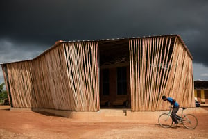 Le lycée Schorge, en périphérie de Koudougou, au Burkina, imaginé par Francis Kéré © Sophie Garcia/hanslucas
