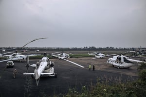 Des hélicoptères de l’ONU à l’aéroport de Goma, le 23 février 2021. © ALEXIS HUGUET/AFP