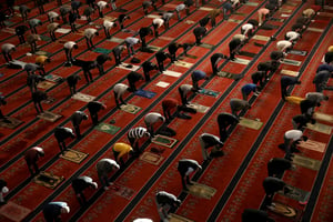 Prières de l’Aïd al-Fitr, à la mosquée Kocatepe, à Ankara, le 13 mai 2021. © Adem Altan/AFP