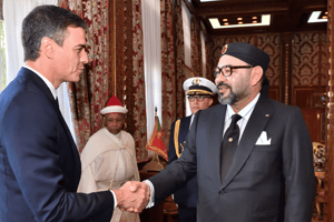 Le roi Mohammed VI avec le chef du gouvernement espagnol Pedro Sánchez, à Rabat, le 19 novembre 2018. © MAP
