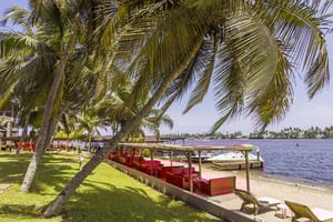 Un lodge de luxe à Assinie, en Côte d’Ivoire. © Jacques Torregano pour JA