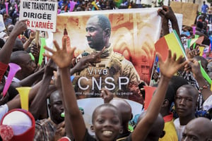 Manifestation de soutien au colonel Assimi Goïta, chef de la junte malienne, à Bamako, le 8 septembre 2020. © AP/SIPA