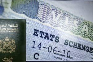 Alger et Rabat ont alors vu leur taux de visas Schengen délivrés divisé par deux, tandis cette réduction était de 30 % pour Tunis. © FADEL SENNA/AFP.