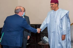 Rémy Rioux et Mohamed Bazoum, le 19 avril 2022. © Présidence du Niger