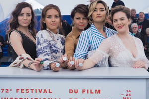 L’équipe du film « Papicha », au festival de Cannes, le 17 mai 2019. © VU/HAEDRICH/SIPA