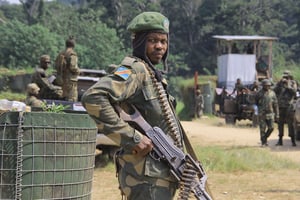 Un soldat congolais des FARDC à Semuliki, le 10 décembre 2021. © Sébastien KITSA MUSAYI / AFP
