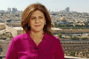 La reporter d’Al Jazeera Shireen Abou Akleh, ici à Jérusalem. © AFP