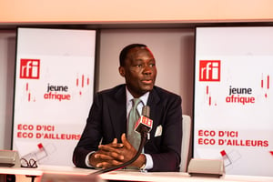 Alain Nkoutchou, président du conseil d’administration d’Ecobank, dans les studios de RFI. © Damien Grenon pour JA.