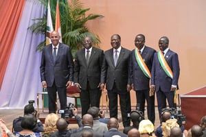 Devant le Congrès réuni à Yamoussoukro, le 19 avril 2022, (de g.à dr.), le Premier ministre, Patrick Achi, le vice-président, Tiémoko Meyliet Koné, le président, Alassane Ouattara, ainsi que Jeannot Ahoussou Kouadio et Adama Bictogo, respectivement présidents du Sénat et de l’Assemblée nationale. © SIA KAMBOU/AFP