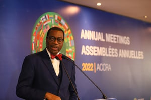 Akinwumi Adesina, le président de la Banque africaine de développement, lors de l’assemblée annuelle de la BAD à Accra, au Ghana, le 23 mai 2022. © Photo by Nipah Dennis / AFP