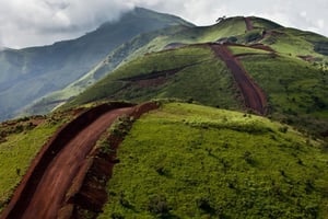 La région de Simandou, dans le sud-est de la Guinée, abrite l’une des plus grandes réserves mondiales de minerai de fer. © Rio Tinto.
