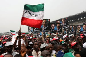 Des partisans du Parti démocratique populaire (PDP) assistent à un rassemblement de campagne à Lagos, le 12 février 2019. © REUTERS/Luc Gnago
