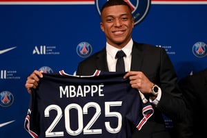 Kylian Mbappé prolonge son contrat au PSG jusqu’en 2025 © FRANCK FIFE / AFP