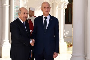 Abdelmadjid Tebboune (à g.) avec son homologue tunisien Kaïs Saïed, à Alger, le 2 février 2020. © SLIM ABID/TUNISIAN PRESIDENCY/AFP