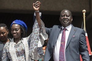 Raila Odinga et sa nouvelle colistière, Martha Karua (L), à Nairobi le 16 mai 2022. © Tony KARUMBA/AFP