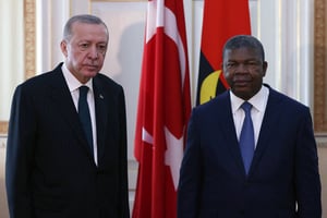 Le président turc Recep Tayyip Erdogan et son homologue angolais João Manuel Gonçalves Lourenço, lors de leur rencontre à Luanda, en Angola, le 18 octobre 2021. © Murat KULA /AFP