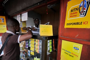Service Mobile Money de l’opérateur Sud Africain, MTN, à Abidjan, Côte d’Ivoire, en avril 2012. © Olivier pour JA