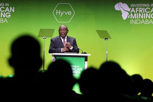 Cyril Ramaphosa, le président de l’Afrique du Sud, à l’African Mining Indaba 2022, la plus grande conférence minière du continent, au Cap. © Shelley Christians/Reuters