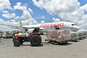 Un avion-cargo exploité par Ethiopian Airlines à l’aéroport Jomo Kenyatta de Nairobi, en 24 mars 2020 (photo d’illustration). © Tony Karumba/AFP