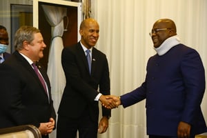Le président Félix Tshisekedi avait reçu une délégation officielle américaine comprenant Brian Nelson, le sous-secrétaire au Trésor chargé du terrorisme et du renseignement financier, à Kinshasa, 18 mars 2022. © Twitter Présidence RDC