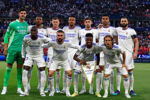 Le Real Madrid pose à 11 lors de la finale de la Ligue des champions contre Liverpool, au Stade de France, le 28 mai 2022. © John Patrick FletcherAction Plus/Shutterstock
