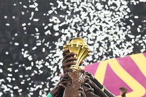 Le trophée de la CAN 2021 gagnée par le Sénégal, le 6 février 2022. © CHARLY TRIBALLEAU/AFP