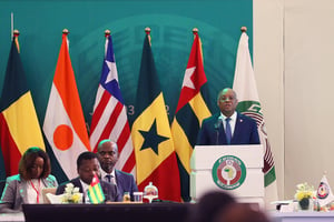 Le président de la Commission de la Cedeao, Jean-Claude Kassi Brou, lors de la 61e session ordinaire à Accra, au Ghana, le 3 juillet 2022. © Nipah Dennis/AFP