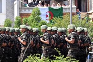 Des militaires algériens défilant à Alger, le 5 juillet 2022. © RYAD KRAMDI/AFP