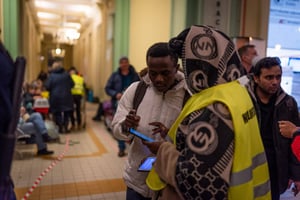 Réfugiés fuyant l’Ukraine à la gare de Przemyśl, en Pologne, le 2 mars 2022 © Davide Bonaldo/Sipa USA