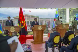 De g. à dr. : les président rwandais, Paul Kagame, angolais, João Lourenço, et de RDC, Félix Tshisekedi, à Luanda, le 6 juillet. © Flickr / Paul Kagame.