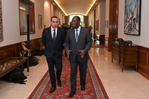 Sébastien Lecornu et Alassane Ouattara, le 16 juillet. © ISSOUF SANOGO/AFP