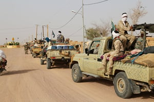 Des combattants touareg de la Coordination des mouvements de l’Azawad près de Kidal, au nord du Mali, en septembre 2016. © AFP.