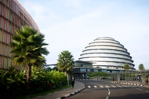 Le Kigali Convention Center, centre de conférences, à côté de l’hôtel Radisson Blu, en mars 2019. © Vincent FOURNIER/JA