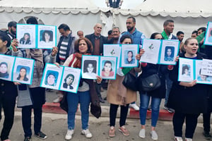 Rassemblement des membres de l’association contre l’oubli des femmes assassinées, place Karima Belhaj à Alger, le 8 mars 2020. © Courtesy Cherifa Kheddar
