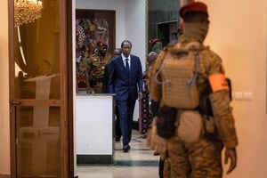 Blaise Compaoré dans le palais présidentiel, à Ouagadougou, le 8 juillet 2022, après un sommet des anciens chefs de l’État avec le lieutenant-colonel Paul-Henri Sandaogo Damiba. © OLYMPIA DE MAISMONT/AFP