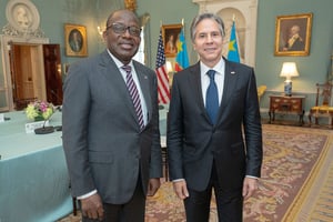 Le ministre congolais des Affaires étrangères Christophe Lutundula et le secrétaire d’État américain Antony Blinken, le 2 juin à Washington. © US Embassy Kinshasa