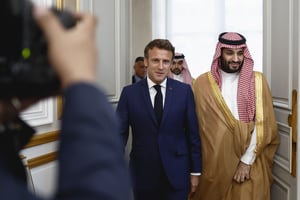 Emmanuel Macron avec Mohammed Ben Salman à l’Élysée, le 28 juillet 2022. © Benoit Tessier/pool-REA