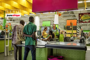 Le groupe Prosuma possède pas moins de 23 enseignes, dont Hyper Hayat, ici au centre commercial Cap Sud, à Abidjan, en Côte d’Ivoire. © Jacques Torregano pour JA.