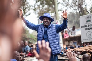 Raila Odinga, après avoir voté lors de la présidentielle du 9 août 2022, dans laquelle il fait figure, comme William Ruto, de favori. © Samson Otieno/Sipa USA/SIPA