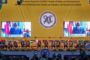 Discours du président congolais Félix Tshisekedi, à la tête de la présidence tournante de la SADC, lors du 42e sommet ordinaire des chefs d’État et gouvernements de la SADC, au palais du Peuple, Kinshasa, le 17 août 2022. © Arsène Mpiana