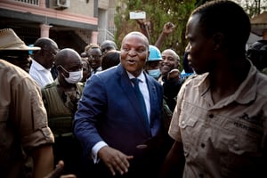 La président centrafricain Faustin-Archange Touadéra donne un discours, au siège du parti MCU, à Bangui, en République centrafricaine, le 18 janvier 2021, après l’annonce des résultats des élections. © Adrienne Surprenant.