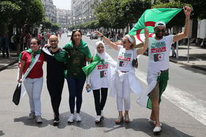 De jeunes Algériens manifestent contre le gouvernement le jour de la fête de l’indépendance du pays, le 5 juillet 2019 à Alger. © Billal Bensalem/NurPhoto/NurPhoto via AFP