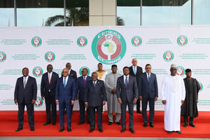 Les chefs d’État et de gouvernement lors du dernier sommet de la Cedeao, à Accra, le 3 juillet. © Nipah Dennis/AFP