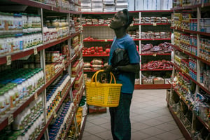 Super marché CASH IVOIRE, à Abidjan. © Guillaume Binet/MYOP pour JA