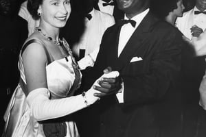 Elizabeth II et le président ghanéen Kwame Nkrumah, le 18 novembre 1961 à Accra. © Anonymous/AP/SIPA