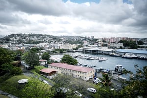 Une photographie montre le port de plaisance de Fort-de-France sur l’île des Caraïbes françaises de la Martinique, le 15 juin 2022. © STEPHANE DE SAKUTIN/AFP