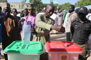 Lors d’une élection locale, dans un camp de déplacés, à Mafoni, près de Maiduguri (Nord-Est), le 28 novembre 2020. © Audu Marte/ AFP