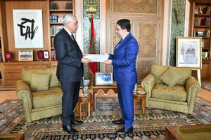 Le ministre des Affaires étrangères marocain Nasser Bourita reçoit le ministre de la Justice algérien Abderrachid Tebbi à Rabat, le 27 septembre 2022. © MAE Royaume du Maroc