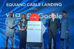 Google, en collaboration avec son partenaire d’atterrissage de câble, WIOCC, célèbre l’atterrissage du premier câble sous-marin à large bande Internet Equiano, à Lagos, le 23 avril 2022. © DR